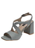 Sandalia celeste de cuero con taco bloque y punta abierta para mujer.