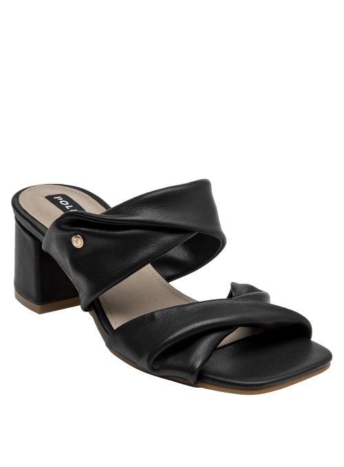 Sandalia negra de taco alto en cuero, estilo casual-chic para elevar cualquier atuendo femenino.