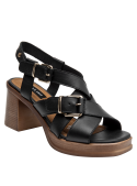 Sandalia negra de cuero con diseño versátil para días cálidos y salidas nocturnas.