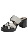 Sandalia de cuero blanco con taco bloque y punta abierta, diseño limpio y moderno para mujer.