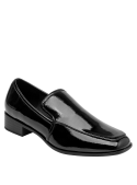 Elegante mocasín de cuero charol negro, perfecto para un look pulido y versátil en salidas informales.