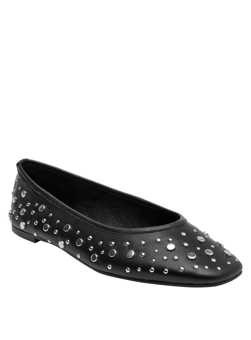 Zapato tipo ballerina en cuero negro, versátil para atuendos casuales y urbanos.
