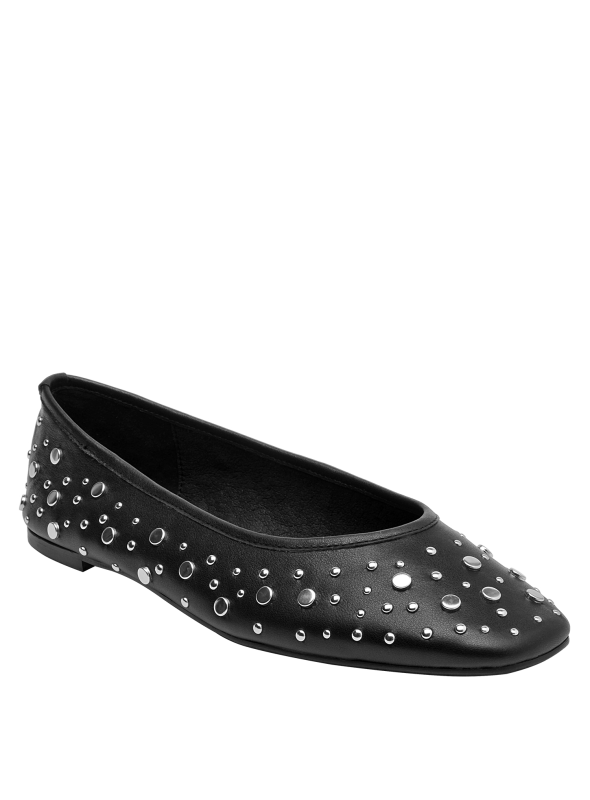 Zapato tipo ballerina en cuero negro, versátil para atuendos casuales y urbanos.