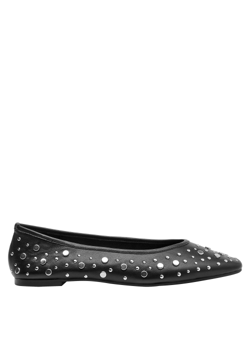 Zapato tipo ballerina en cuero negro, versátil para atuendos casuales y urbanos.