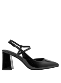 Zapato de charol negro con taco bloque y forro de microfibra, perfecto para un estilo pulido.