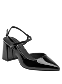 Calzado negro en cuero para mujer, versátil para elevar cualquier conjunto formal.