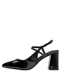 Calzado de vestir negro en cuero, ideal para conjuntos formales y smart casual.