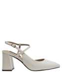 Punta puntiaguda y material suave de charol beige, zapato formal para mujer que combina con múltiples estilos.