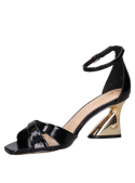 Calzado minimalista de fiesta en cuero negro, ideal para eventos nocturnos.