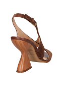 Sandalia café de cuero para mujer, taco bloque 10 cm, diseño atemporal que complementa jeans o chaquetas.