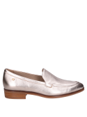Mocasín de cuero plateado para mujer, estilo casual chic con acabado metálico brillante.