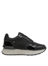 zapatilla de cuero negro con líneas limpias y estilo urbano
