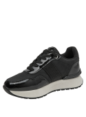 zapatilla casual de cuero negro con forro de microfibra agradable