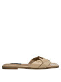Sandalia casual beige de cuero, ofrece confort y estilo para cualquier ocasión.