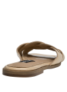 Diseño minimalista de sandalia beige para mujer, ideal para un look versátil.