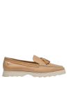 Mocasín para mujer en cuero camel, perfecto con jeans o falda midi.