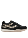 Zapatilla negra de mujer, estilo chic y versátil, confeccionada en cuero para mayor durabilidad.