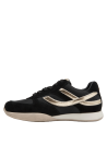 Zapatilla de mujer con taco plano de 3 cm, color negro, ideal para combinar con jeans o vestidos casuales.