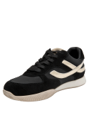 Zapatilla casual negra de cuero para mujer, ideal para actividades diarias y combinaciones elegantes.