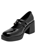 Zapatos casuales negros de cuero para mujer con acabado brillante, ideales para ocasiones elegantes.