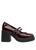 Zapato de charol burdeos para mujer, estilo moderno, recomendado para eventos sociales.