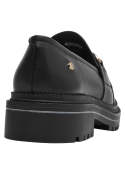 mocasín negro mujer cuero estilo contemporáneo, recomendado para ocasiones chic y casuales.
