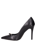 Calzado femenino negro de Pollini, tacones altos, recomendado para cenas sofisticadas.