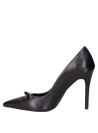 Calzado femenino negro de Pollini, tacones altos, recomendado para cenas sofisticadas.
