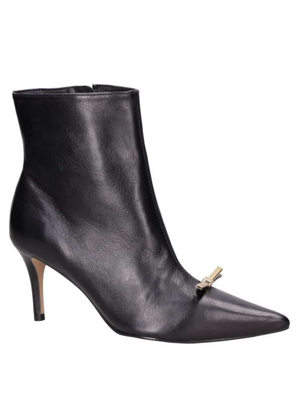 Botín negro de cuero para mujer, taco aguja de 8 cm, recomendado para eventos formales.