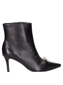 Botín negro de cuero para mujer, acabado exclusivo, combina con jeans de corte alto.