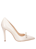 Zapato de cuero beige para mujer, estilo moderno, adecuado para eventos sociales.
