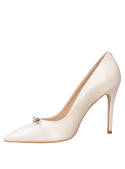 Zapato de tacón aguja beige para mujer, estilo vestir, ideal para eventos formales.