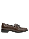 mocasín de cuero café para mujer, acabado brillante, perfecto para looks sofisticados.