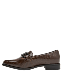 mocasín de cuero café para mujer, taco plano de 2.7 cm, recomendado para ocasiones casuales.