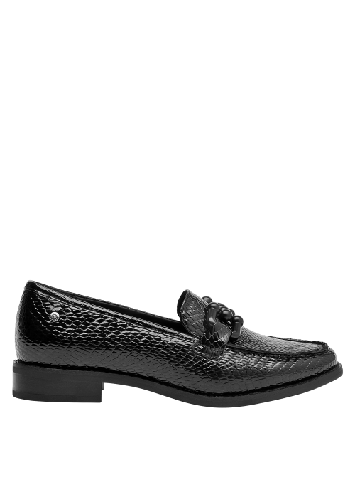 mocasín negro mujer con punta redonda, combina bien con pantalones o vestidos.