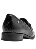mocasín negro mujer con taco plano de 2.7 cm, cómodo para uso diario.