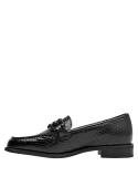 mocasín negro mujer elegante con acabado brillante, perfecto para looks sofisticados.