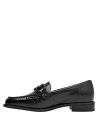 mocasín negro mujer elegante con acabado brillante, perfecto para looks sofisticados.