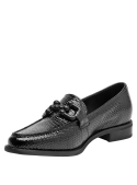 mocasín negro mujer estilo vestir cuero, ideal para oficina o evento nocturno.