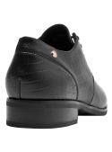 zapatos negros de mujer, con punta puntiaguda, ideales para un look sofisticado.