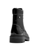 Botín de cuero negro para mujer, estilo chic, perfecto para complementar outfits de temporada.