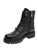 Botín casual negro para mujer, con detalles metálicos, ideal para un look moderno y empoderado.