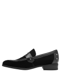 mocasín negro mujer diseño de punta afilada con acabado en cuero y gamuza para look moderno