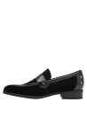 mocasín negro mujer diseño de punta afilada con acabado en cuero y gamuza para look moderno