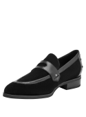 mocasín negro mujer estilo vestir cuero con tacón plano ideal para ocasiones elegantes