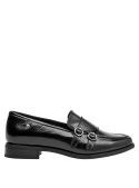 mocasín negro de cuero para mujer, estilo vestir, ideal para ocasiones formales.