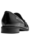 mocasín negro de cuero para mujer, estilo vestir, ideal para ocasiones formales.
