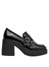 mocasín negro para mujer, estilo casual, combina bien con faldas midi y pantalones de tiro alto.