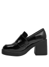mocasín negro con taco bloque de 8.4 cm, ideal para mujeres cosmopolitas y vanguardistas.