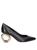 Zapatos de vestir negros de mujer, con diseño vanguardista y sofisticado, perfectos para destacar en cualquier evento.